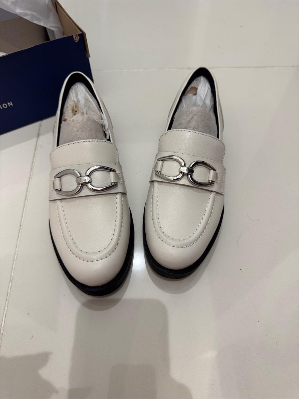 Rockport Cream Leather Loafers with Silver Buckle
